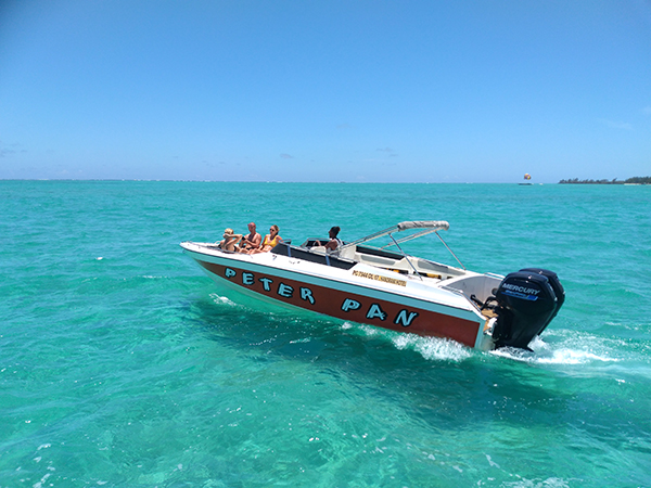 speed-boat-trip-ile-aux-cerfs-mauritius-peter-pan