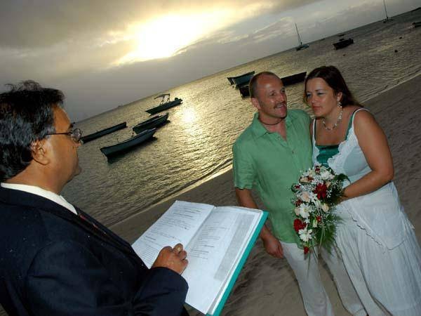 wedding_mauritius_on_the_beach_silver_sunset_ceremony.jpg